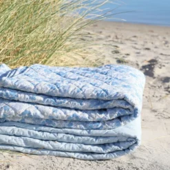 Chic Antique Aix Quilt mit Blumenmuster, blau