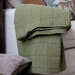 Chic Antique Aix Vintage Quilt