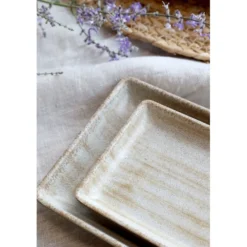 Chic Antique Cassis Tablett aus Melamin in Latte