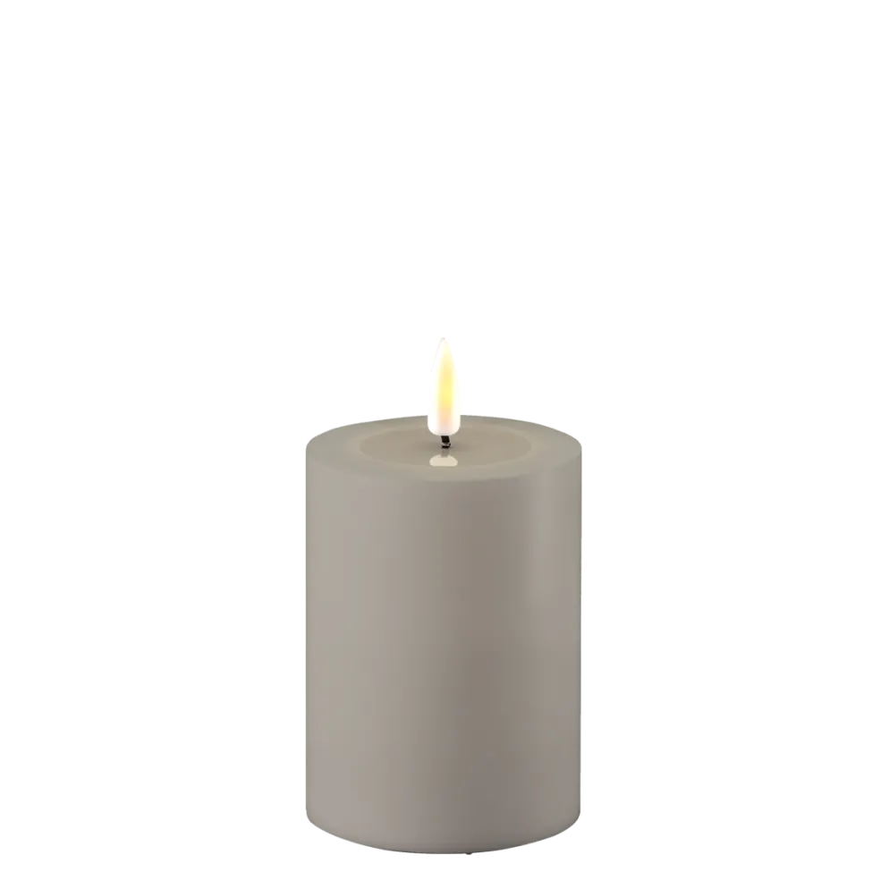 Deluxe Homeart LED Real Flame Outdoor Stumpenkerze grau