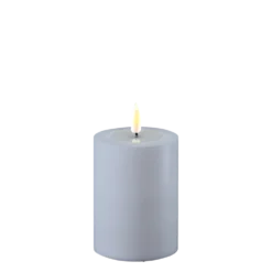 Deluxe Homeart LED Real Flame Outdoor Stumpenkerze staubig blau