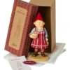 IB Laursen Ribenisserne Wichtel-Figur Ingeborg mit Strickzeug