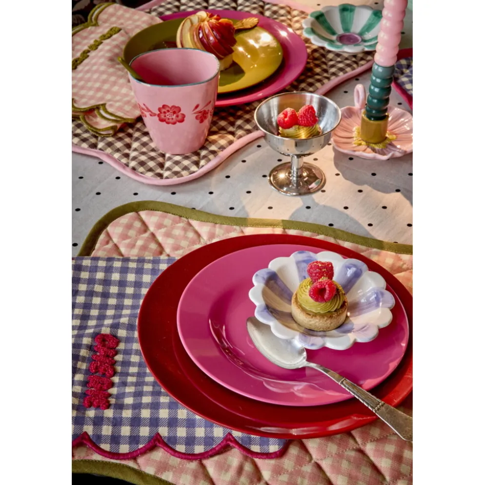RICE Baumwoll-Serviette Karo in Himbeerrosa mit Wellenrand