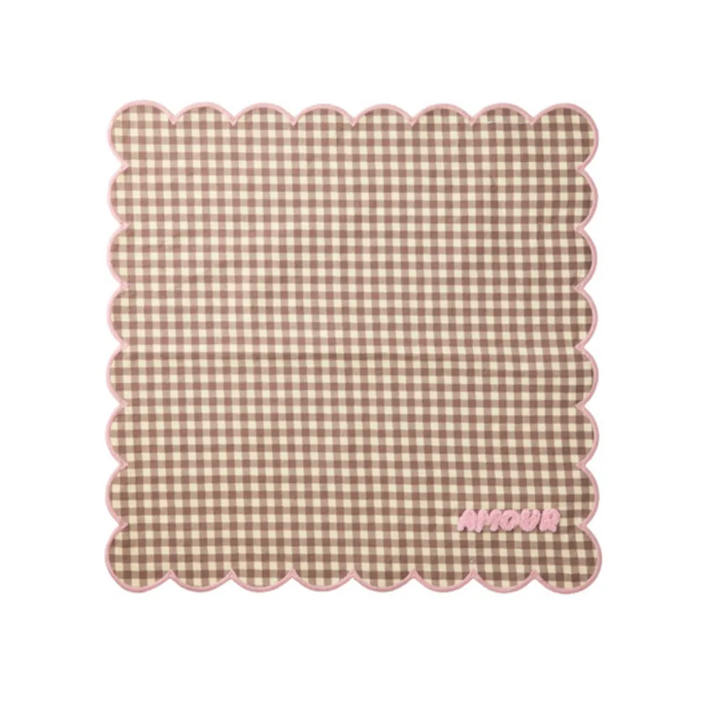 RICE Baumwoll-Serviette Karo Pink mit Wellenrand und Stickerei